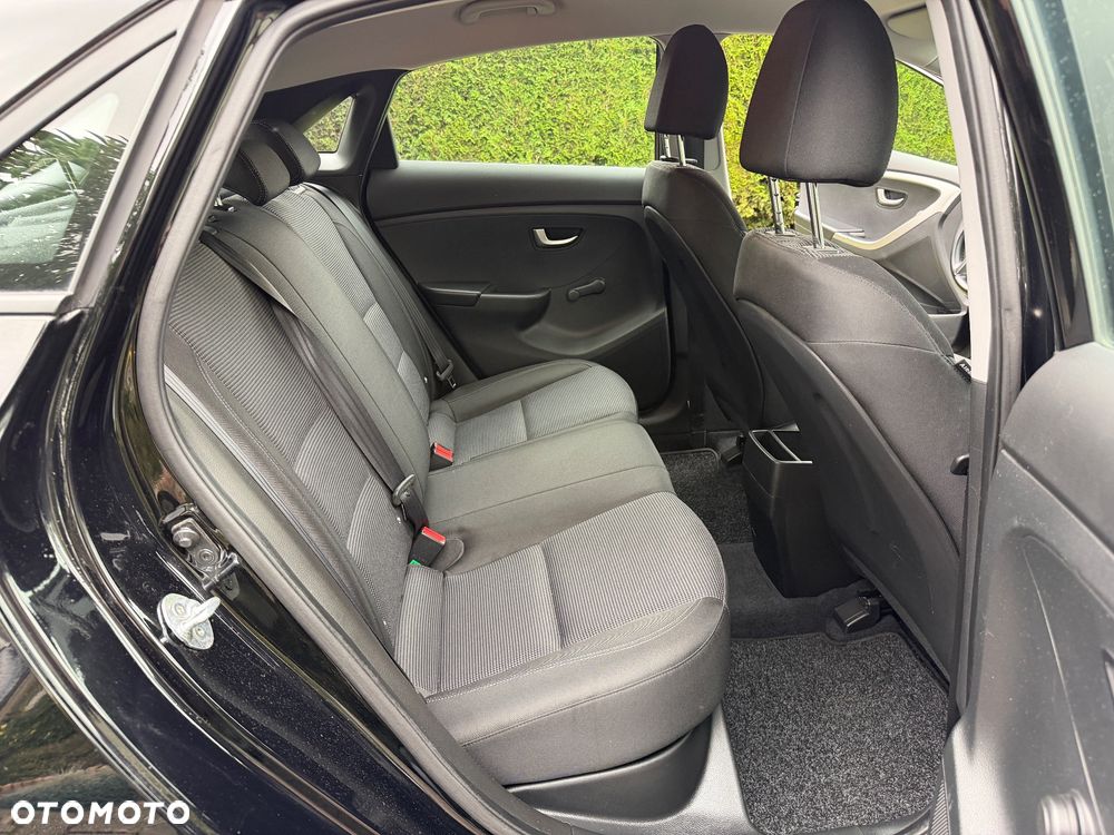 Hyundai i30 1.4 Family+ - 23