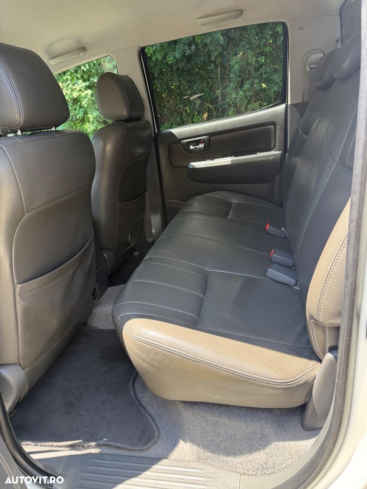 Toyota Hilux 4x4 Double Cab - 14