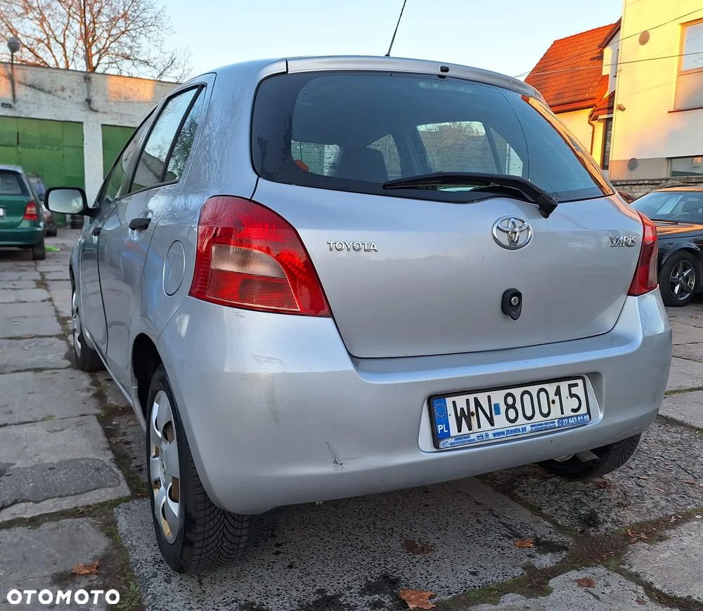 Toyota Yaris - 4