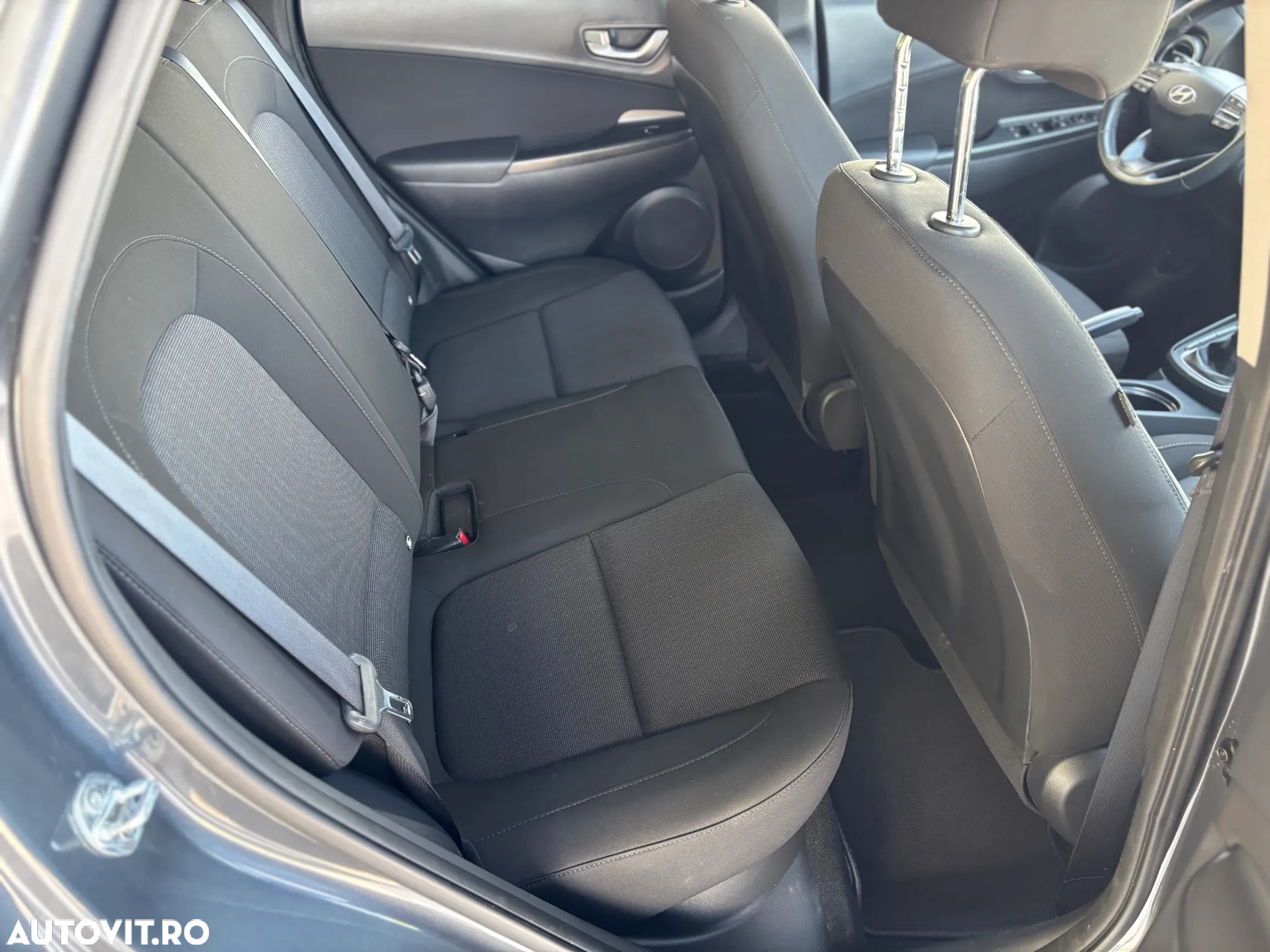Hyundai KONA - 38