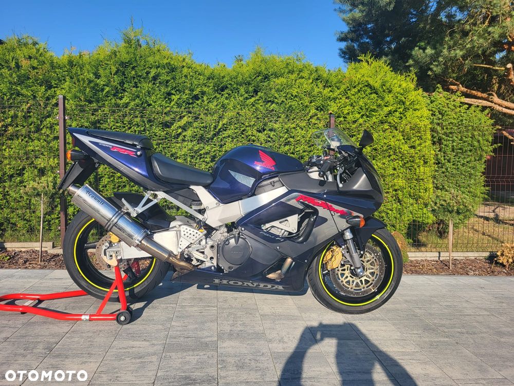 Honda CBR - 11