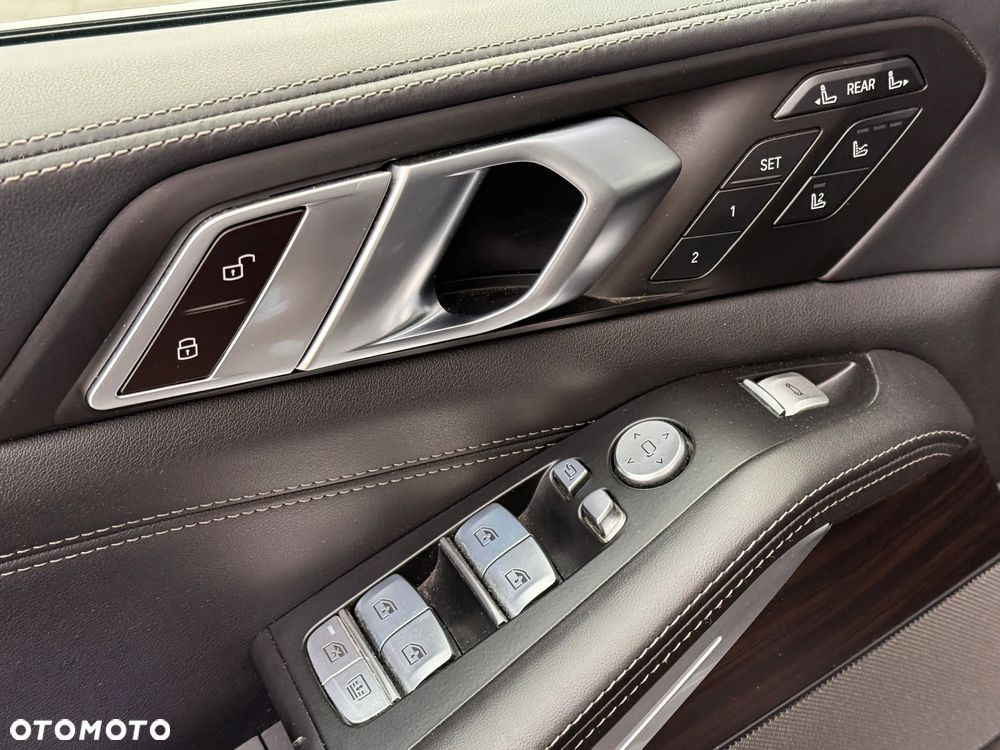 BMW X7 xDrive40d - 23