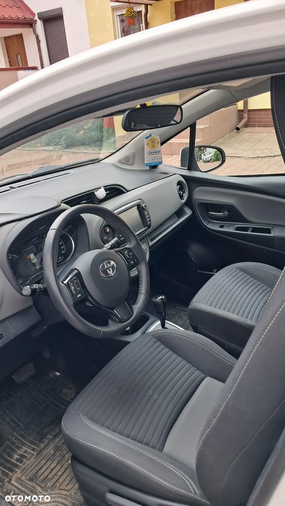 Toyota Yaris Hybrid 100 Premium - 2
