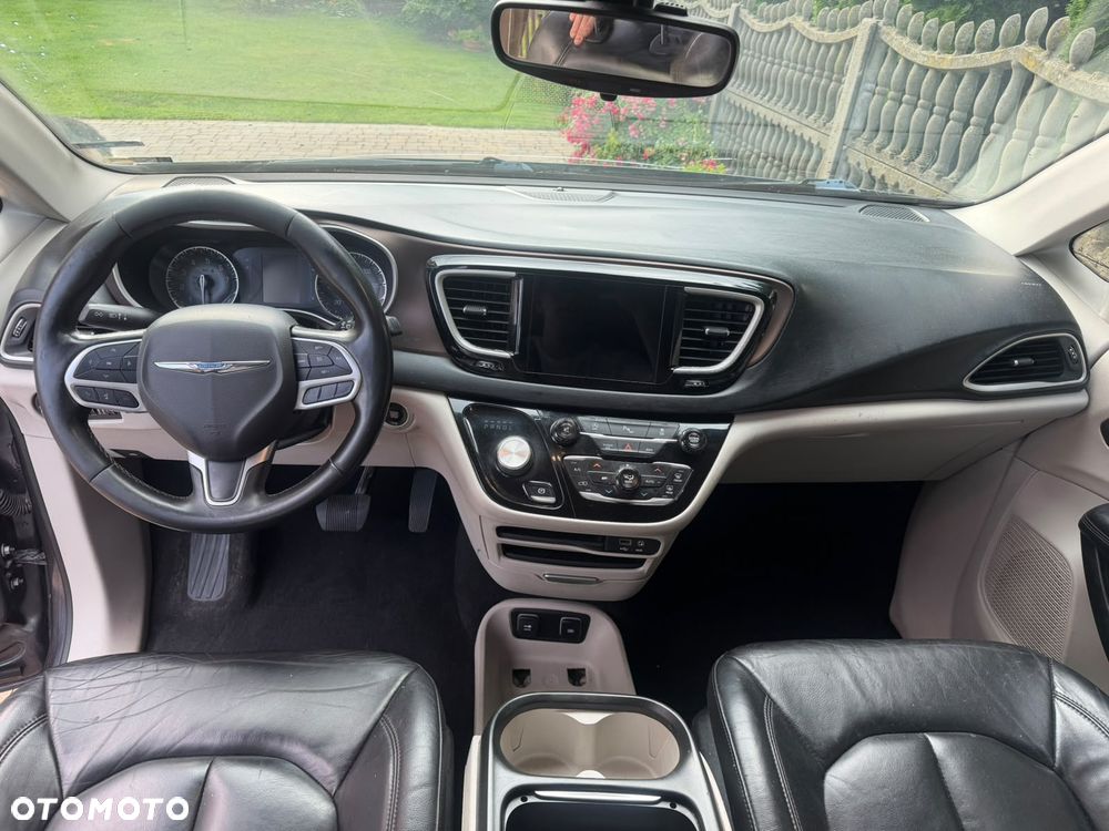 Chrysler Pacifica - 10