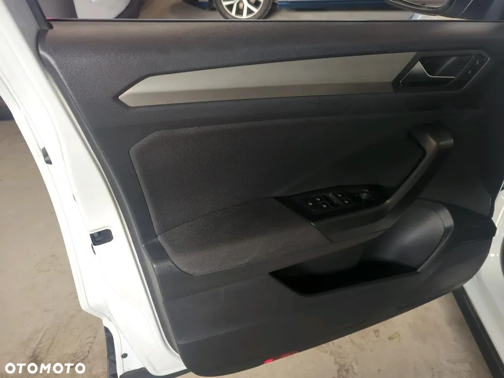 Volkswagen T-Roc - 13