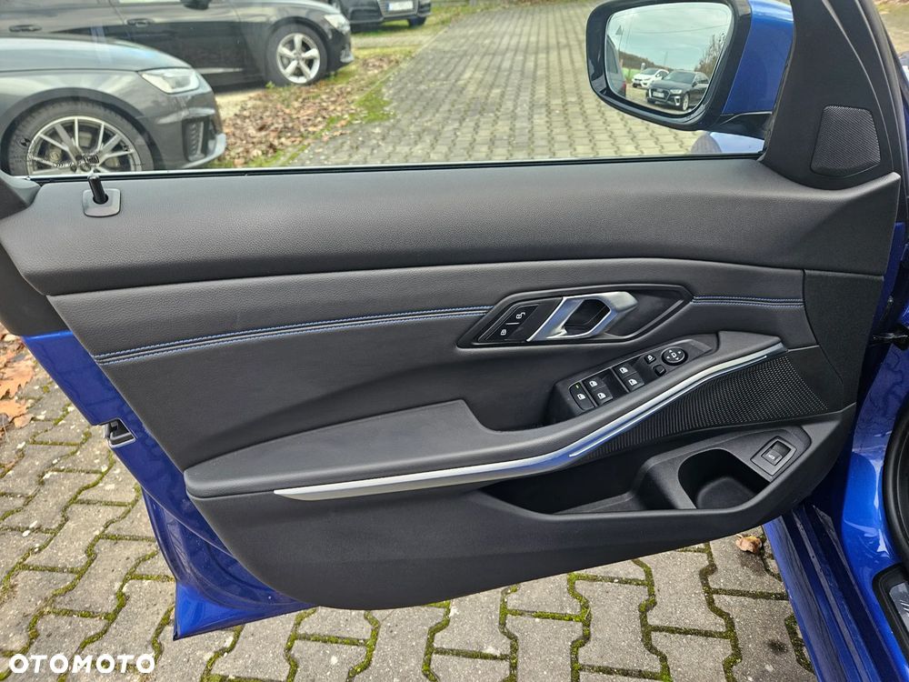 BMW Seria 3 320d xDrive M Sport Shadow - 16