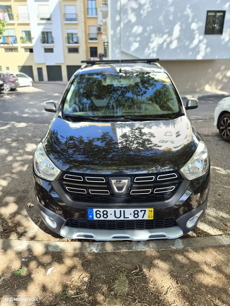 Dacia Lodgy 1.5 Blue dCi Stepway 7L - 1