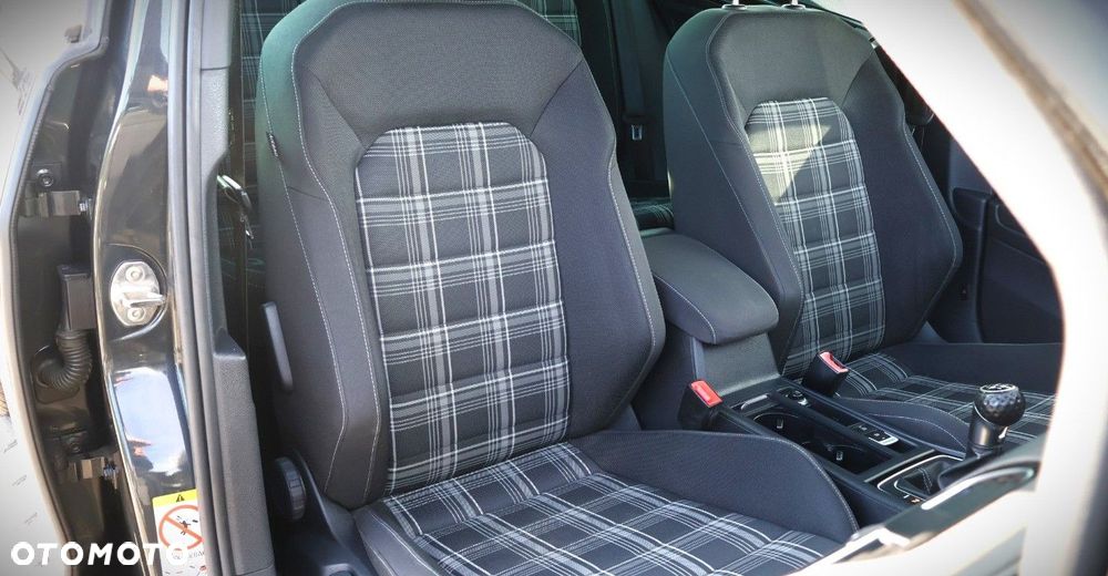 Volkswagen Golf - 19