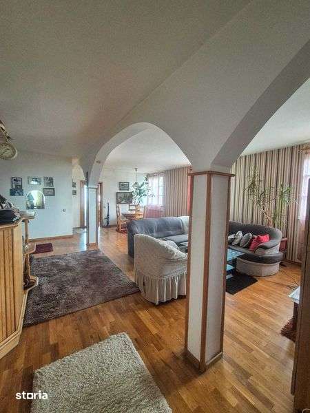 Vand apartament spatios, ultracentral, mobilat, 3 camere - Suceava — fotografia 3
