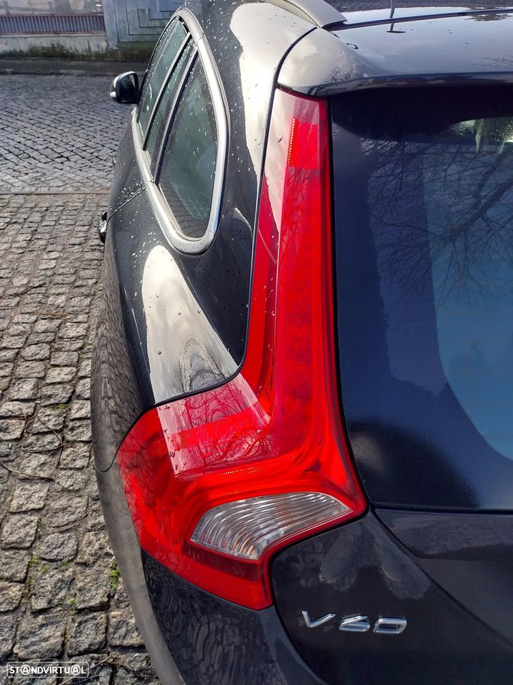Volvo V60 2.4 D6 Momentum AWD Phev - 6