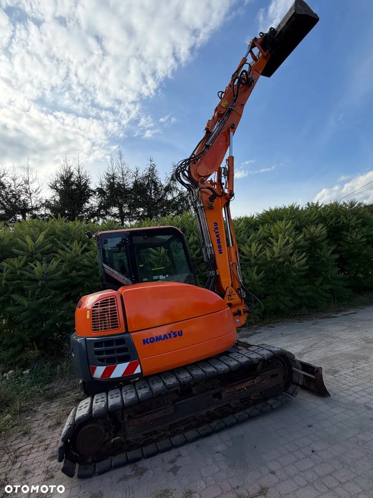Komatsu Koparka Gąsienicowa 8 ton PC80MR-3. Sprowadzona z Norwegii. Centralne smarowanie!! Maszyna jak Nowa 2016rok. Niski Przebieg3x łamane Ramię. Klimatyzacja ser.DEKRA. Własna pompa paliwa. Ani deka luzów i wycieków. Gąsienice klepki bez zużycia! Podwozie w pięknym stanie. Okazja Maszyna zadbana!! Po serwisach eksploatacyjnych. - 21