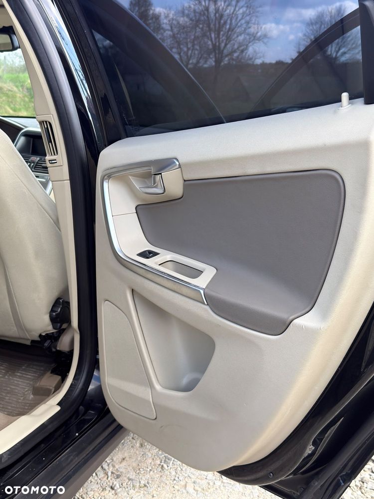 Volvo XC 60 2.4D AWD - 11