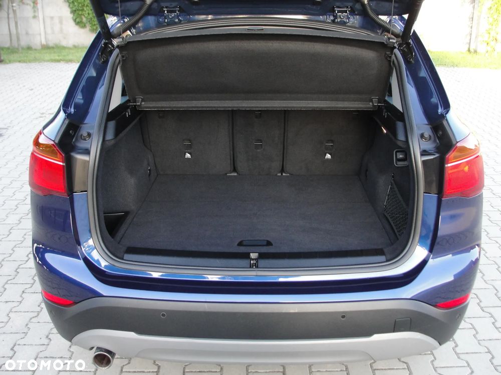 BMW X1 sDrive18d xLine - 37