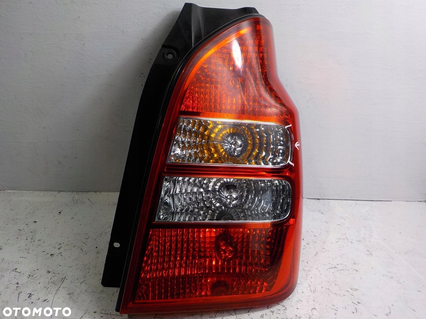HYUNDAI TERRACAN LIFT LAMPA PRAWA TYŁ TYLNA - 1