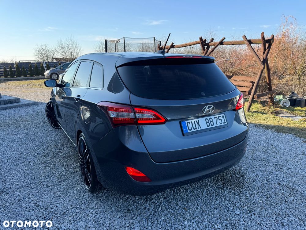 Hyundai i30 blue 1.6 CRDi Premium - 40