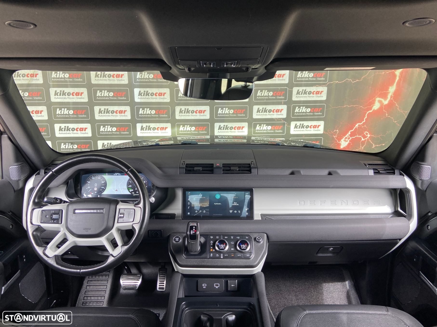 Land Rover Defender 2.0 P400e 110 AWD SE - 29