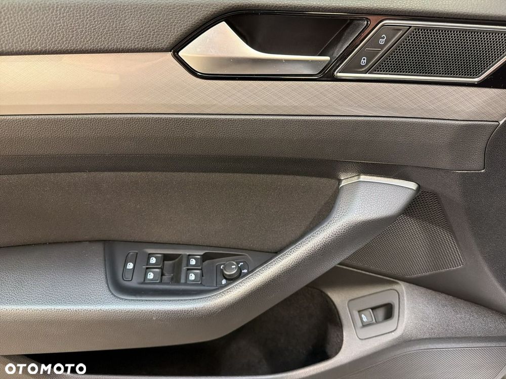 Volkswagen Passat - 14