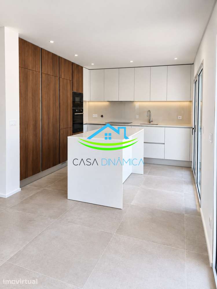 Apartamento T3 com Garagem Fechada e Varanda - Grande imagem: 4/36