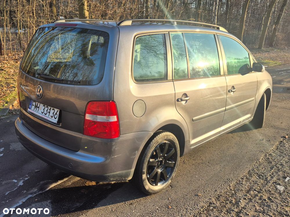 Volkswagen Touran 1.6 FSI - 3