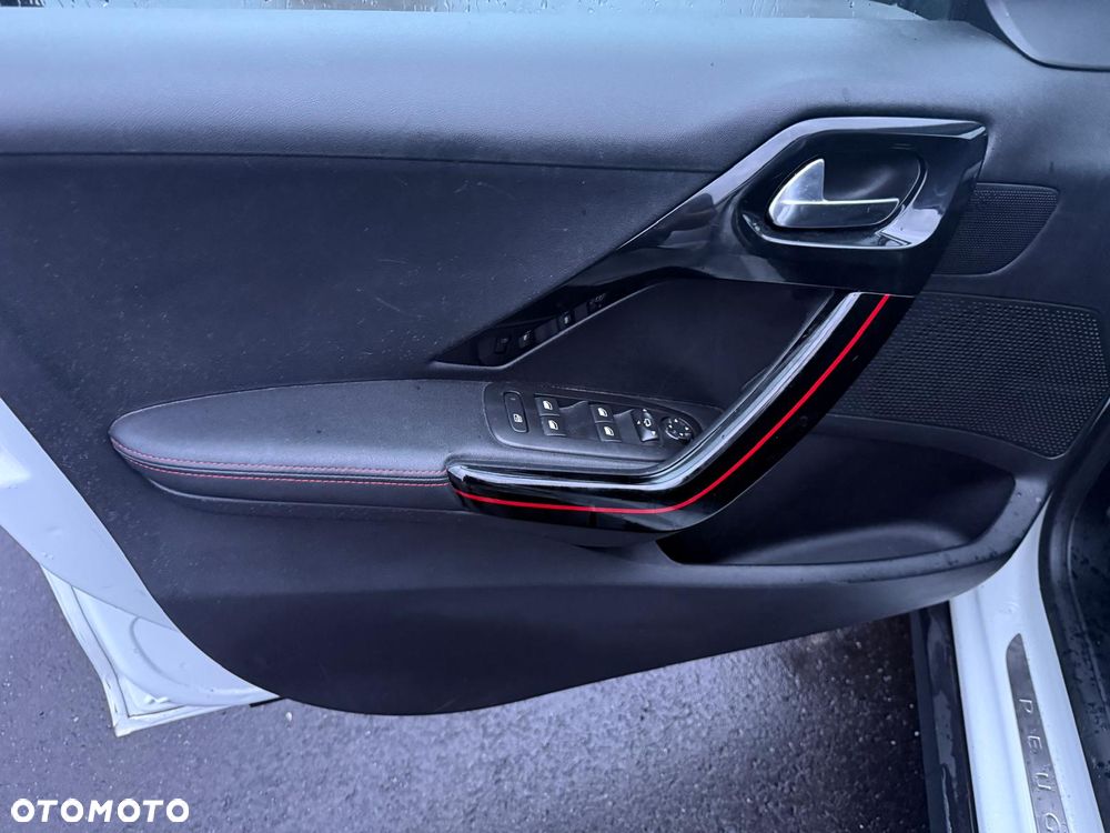 Peugeot 2008 PureTech 110 Stop&Start EAT6 GT-Line Edition - 21