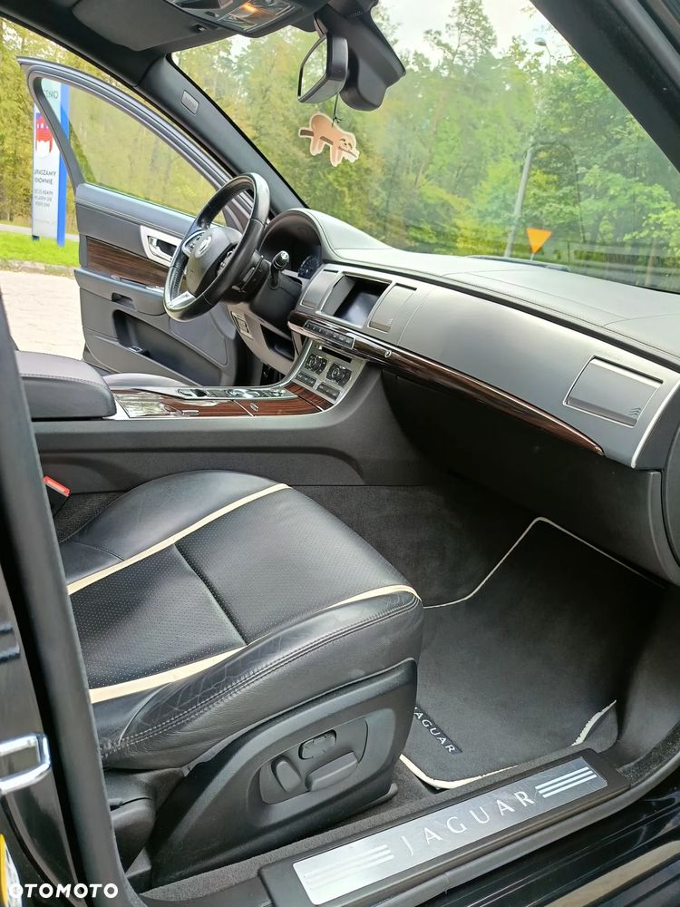 Jaguar XF 3.0 V6 D S - 14