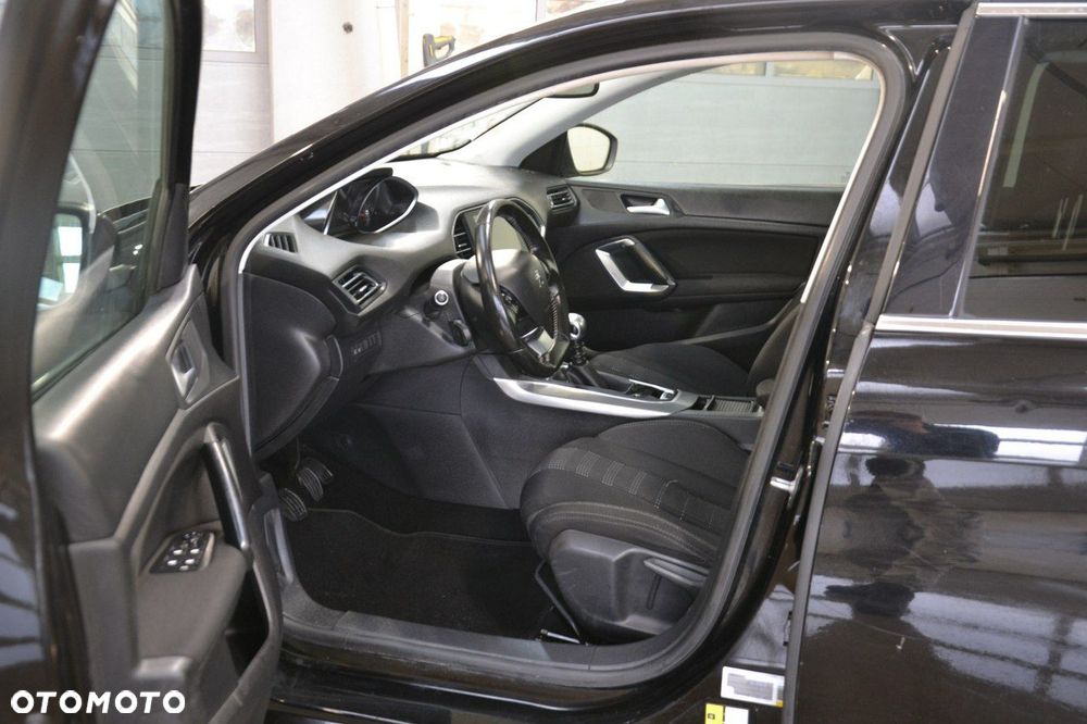 Peugeot 308 - 25