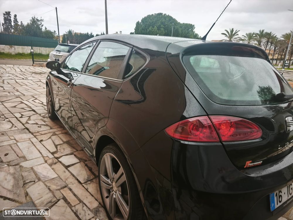 SEAT Leon 2.0 TDI DPF FR - 32