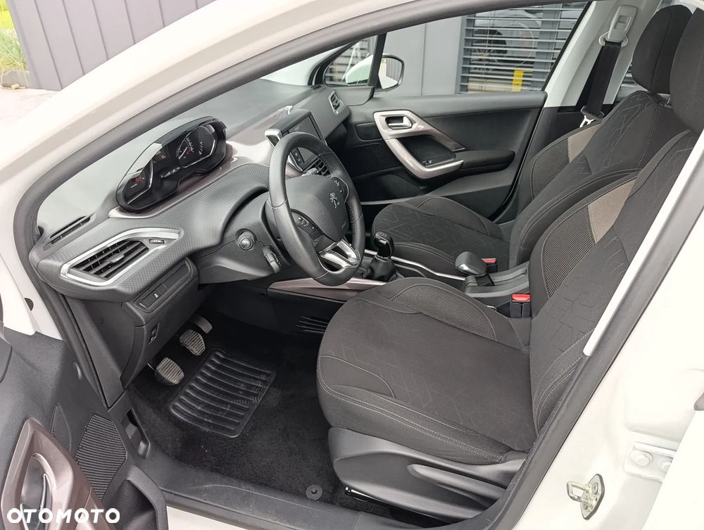Peugeot 2008 - 8