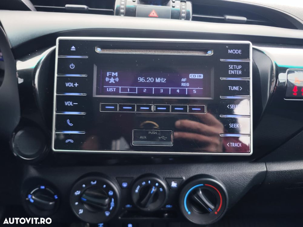 Toyota Hilux 2.4D 150CP 4x4 Double Cab 6MT Style - 21