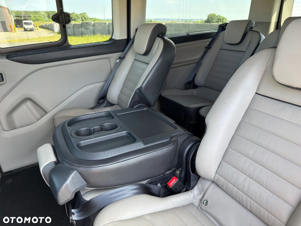 Ford Tourneo Custom - 17