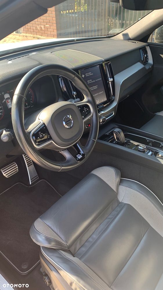 Volvo XC 60 T5 AWD R-Design - 6