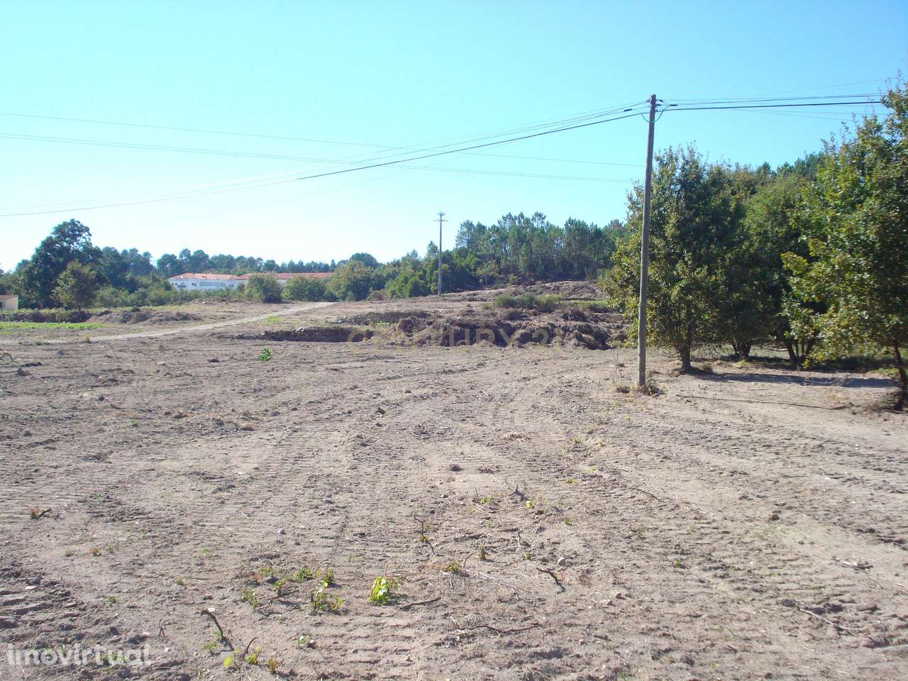 Terreno com área de 22 137m2 - Grande imagem: 3/9