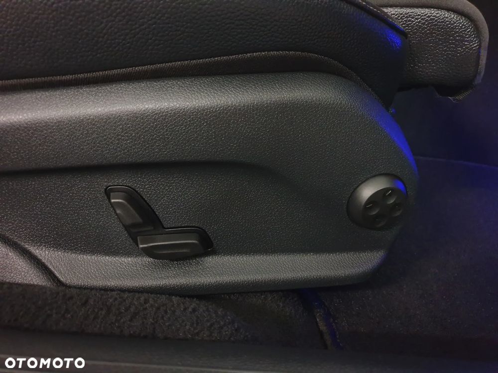 Mercedes-Benz Klasa E 300 de 4Matic 9G-TRONIC AMG Line - 33