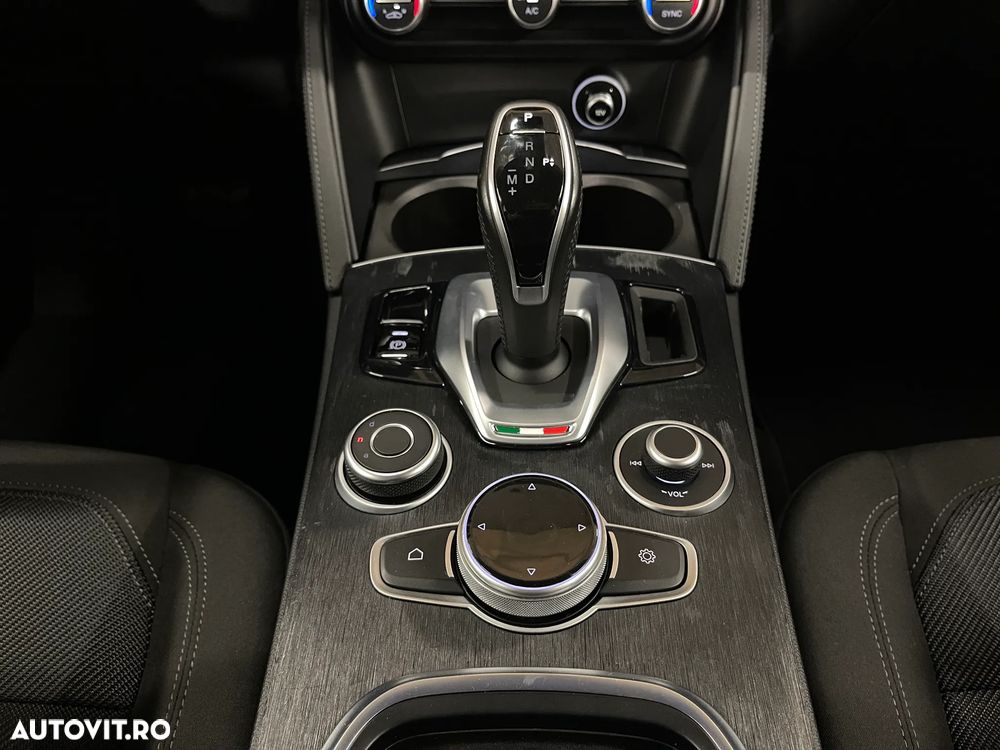 Alfa Romeo Stelvio 2.2 16V AT8 Q4 Business - 22