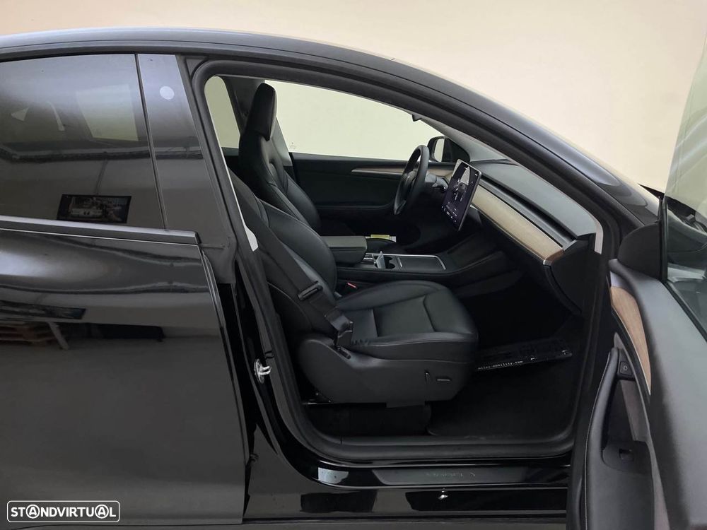 Tesla Model Y Long Range Dual Motor AWD - 8