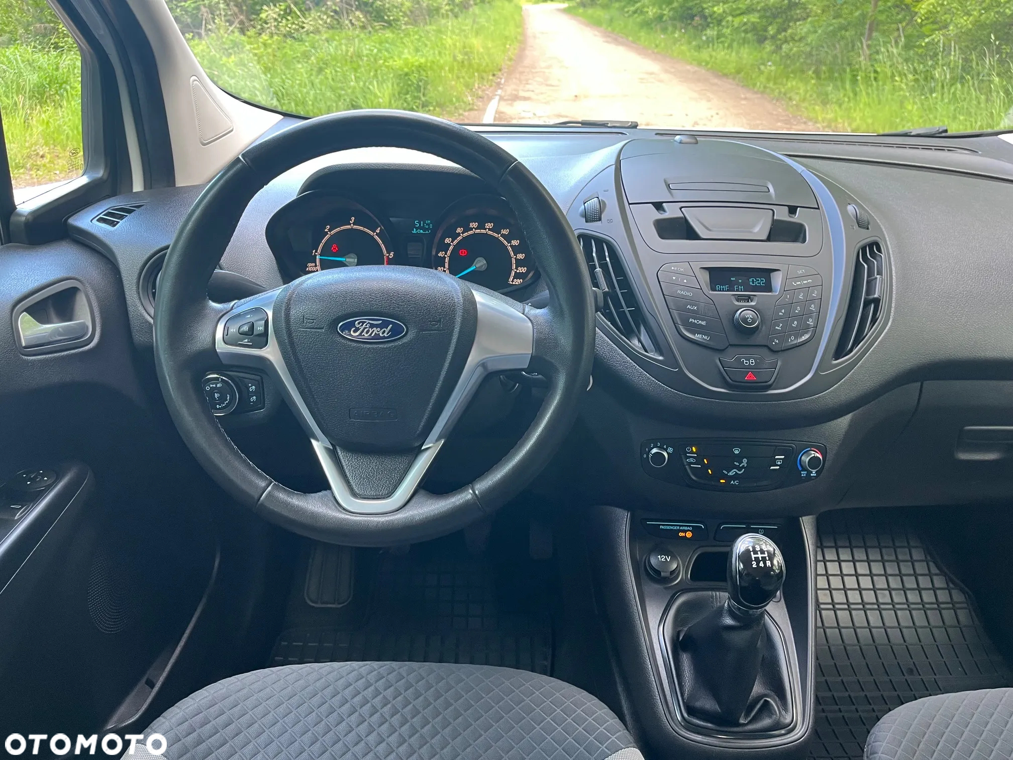 Ford Transit Courier - 20