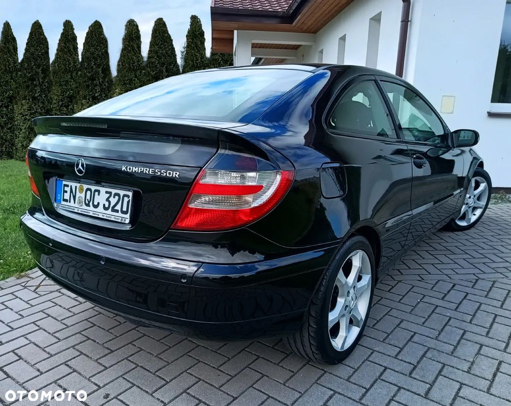 Mercedes-Benz Klasa C 180 Kompressor Automatik Avantgarde Sport Edition - 4