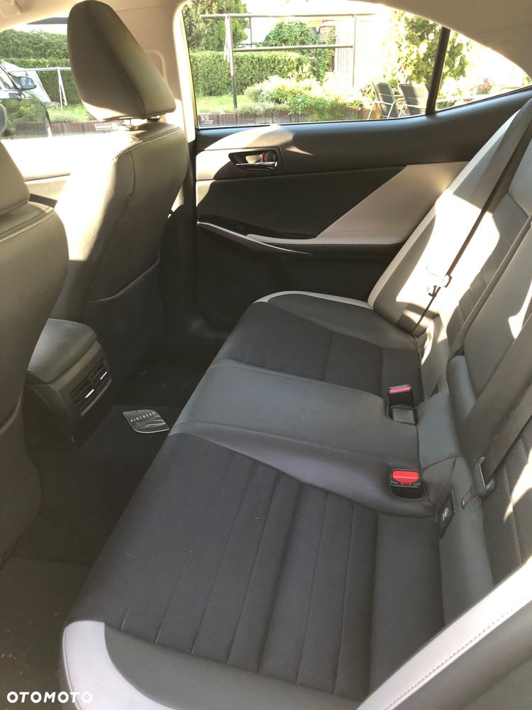 Lexus IS 200t Elegance - 21