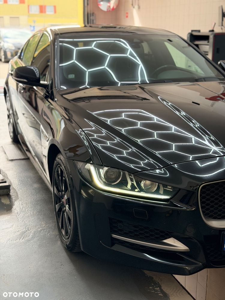Jaguar XE 2.0 D AWD R-Sport - 12