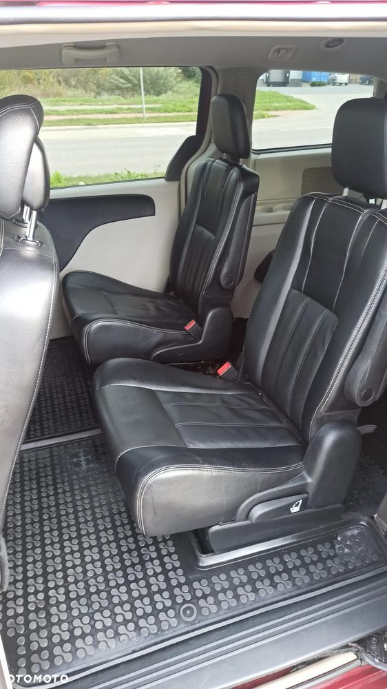 Chrysler Town & Country - 15