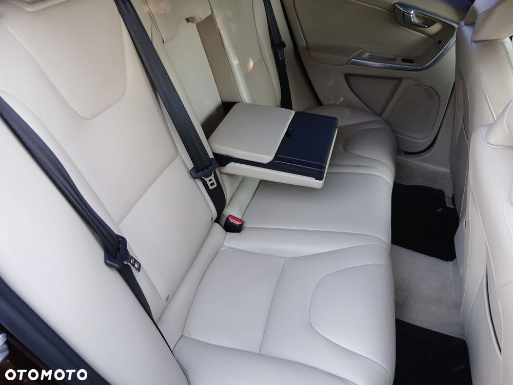 Volvo V60 Cross Country D3 Summum - 33