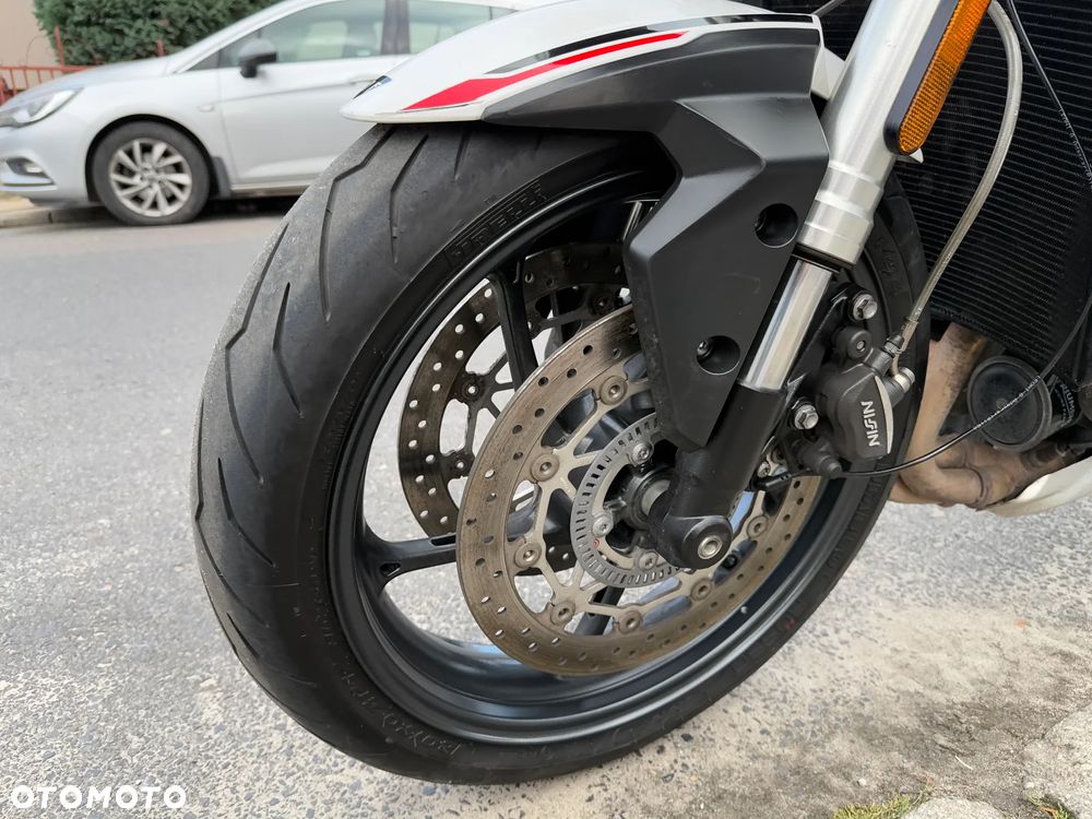 Triumph Street Triple - 19