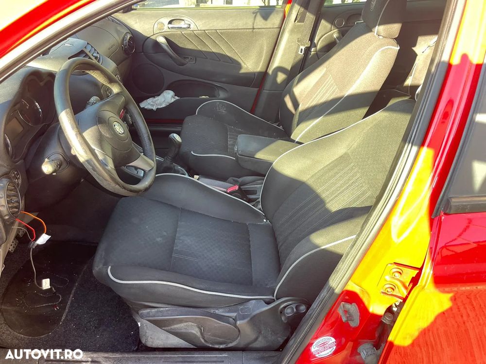 Dezmembrari Alfa Romeo 147 / 1.6 Benzina - 5