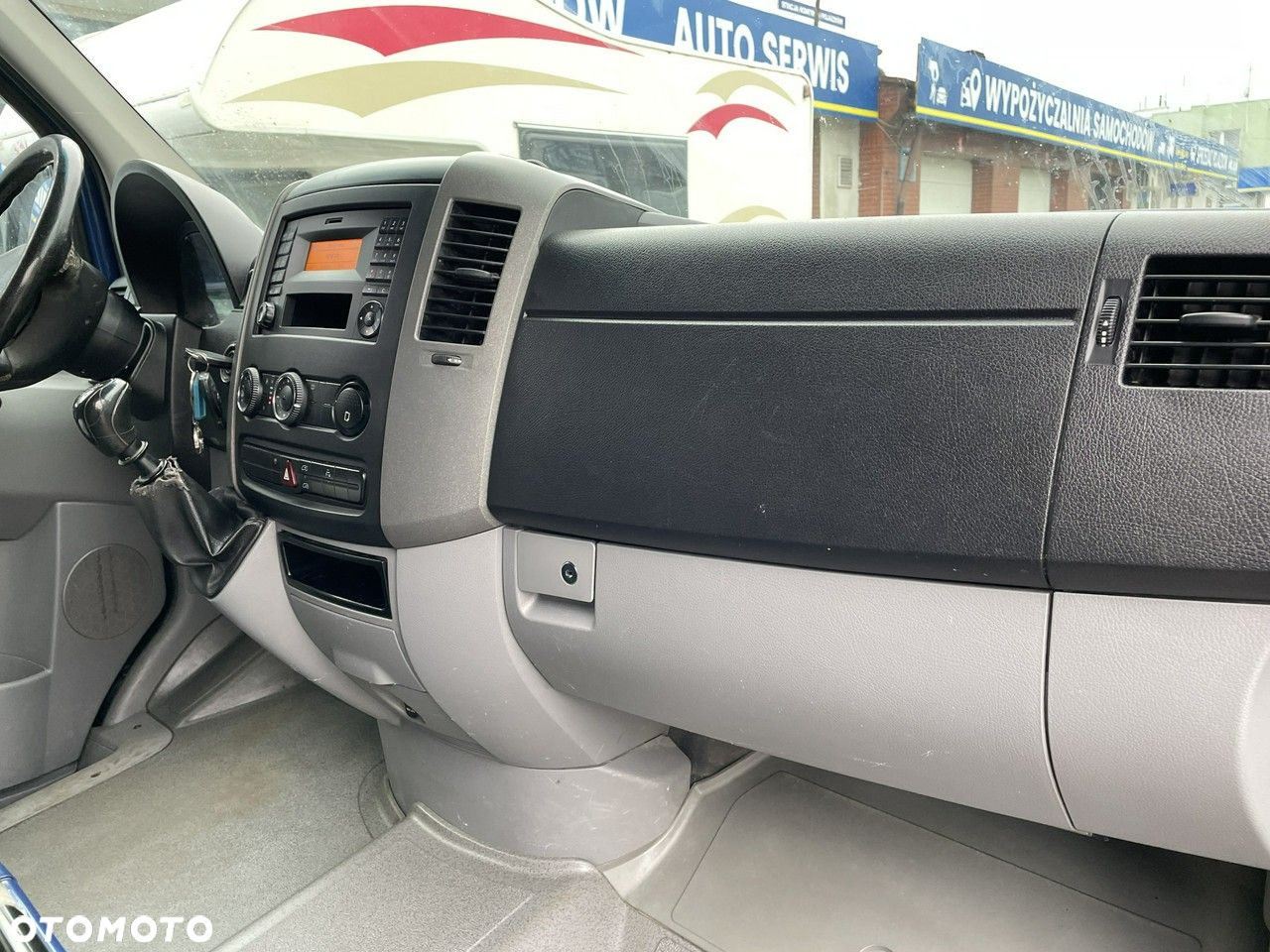 Mercedes-Benz Sprinter - 14