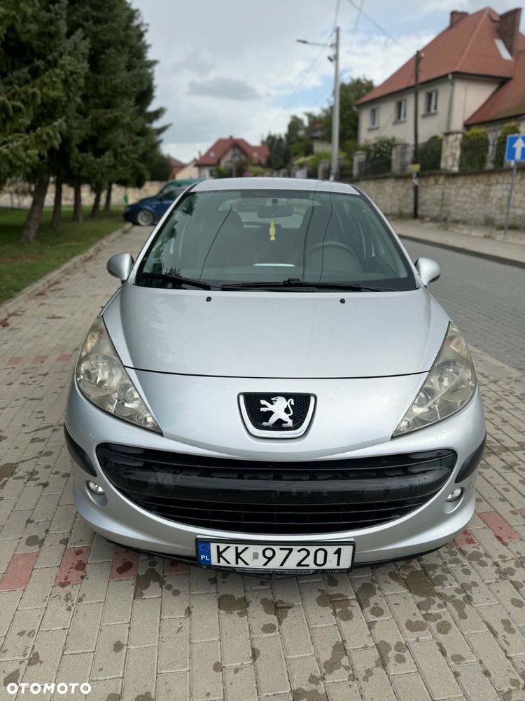 Peugeot 207 - 1