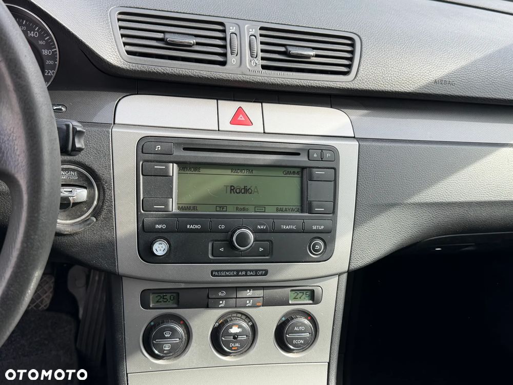 Volkswagen Passat - 31