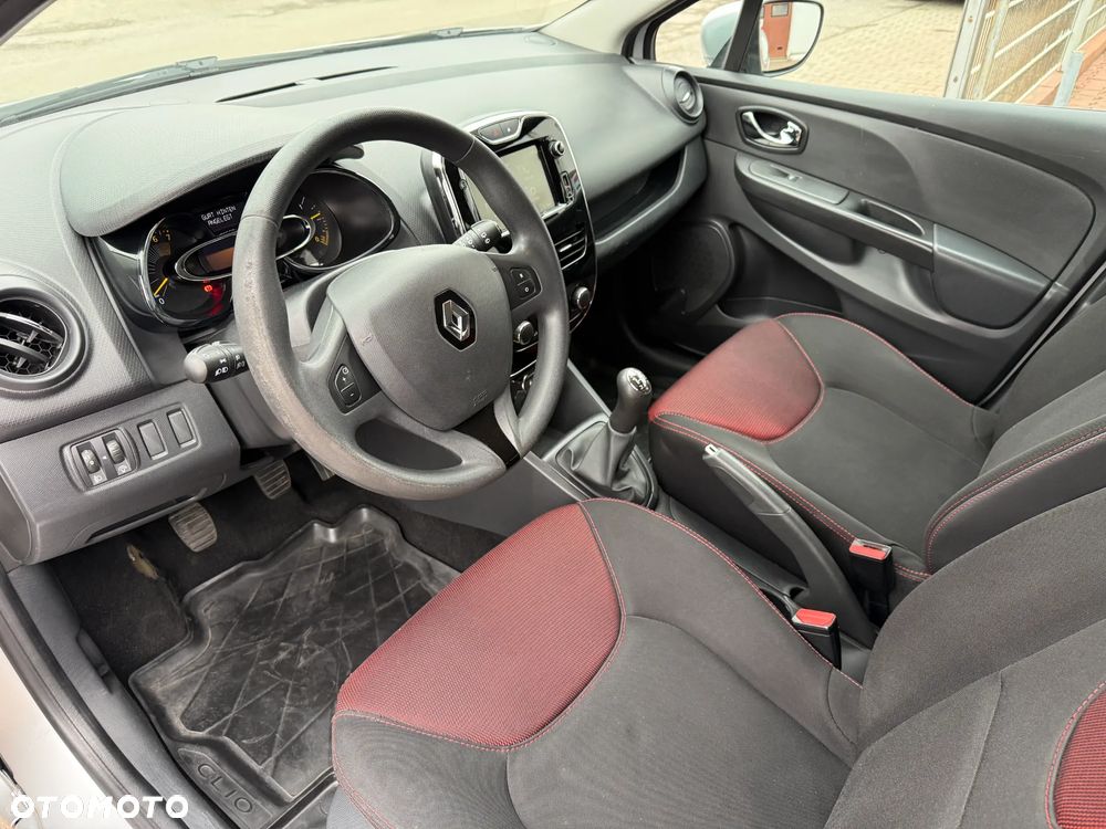 Renault Clio 1.2 16V 75 LIMITED - 11