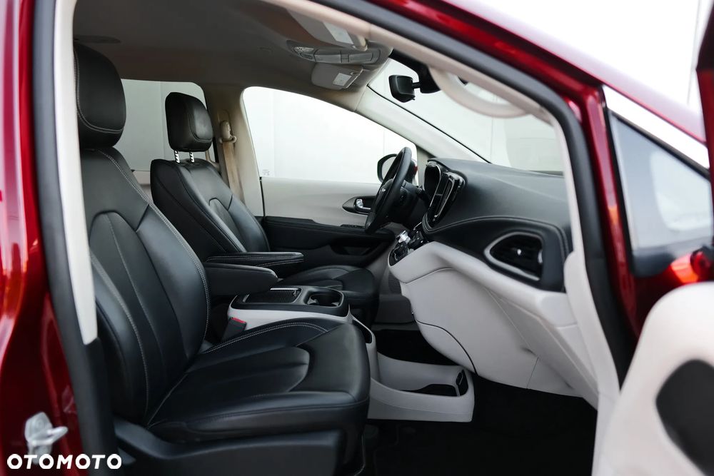 Chrysler Pacifica - 21