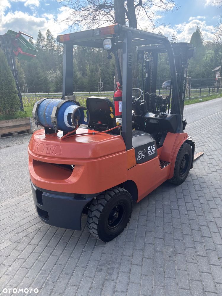 Toyota 7FGF30  I właściciel 3t Tony LPG triplex 33 700 NETTO Solidny sprzęt  2002r - 7