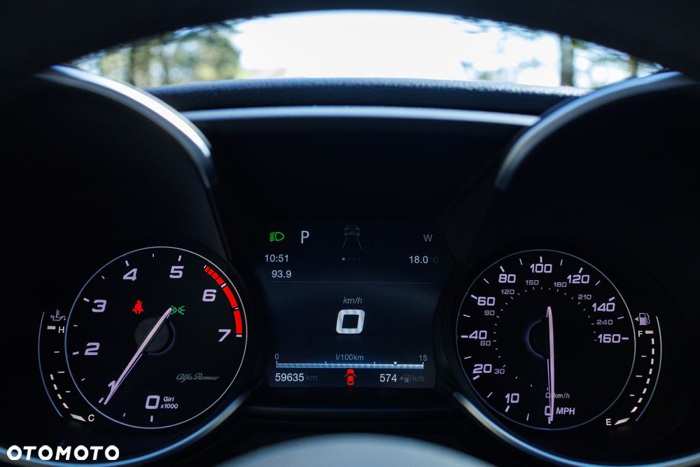 Alfa Romeo Giulia 2.0 Turbo 16V AT8-Q4 Veloce - 23